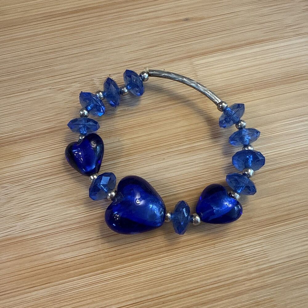 BLUE BEADED HEART BRACELET ON SILVER ELASTIC
